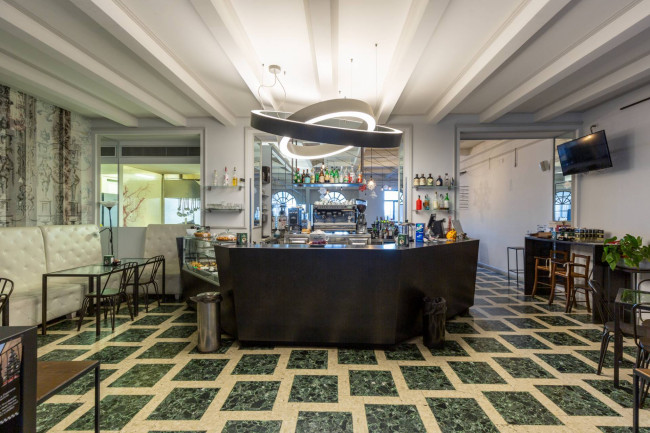 Locale commerciale in vendita a Fermo