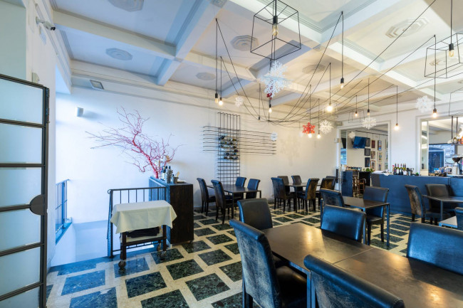 Locale commerciale in vendita a Fermo