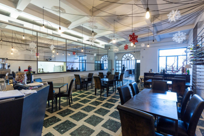 Locale commerciale in vendita a Fermo