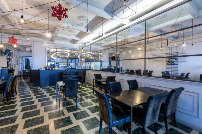 Locale commerciale in vendita a Fermo