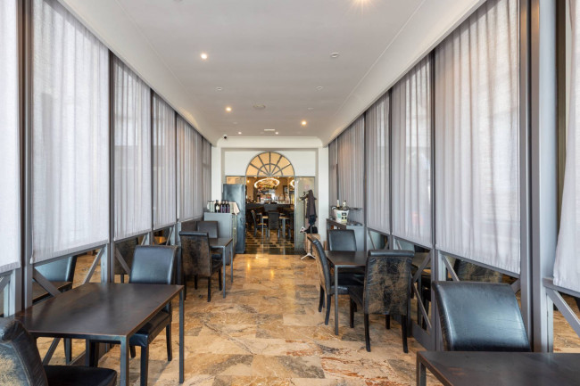 Locale commerciale in vendita a Fermo