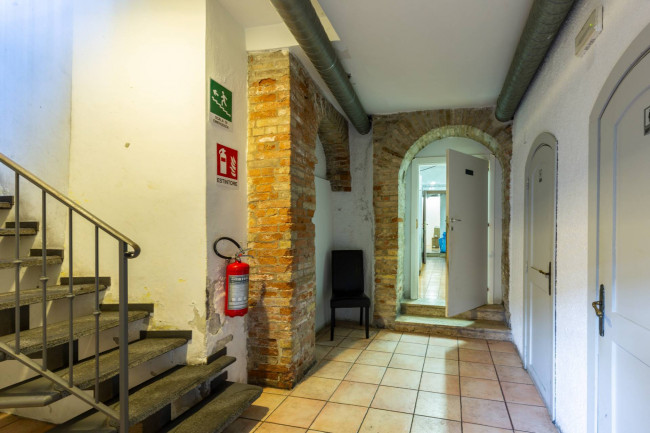 Locale commerciale in vendita a Fermo