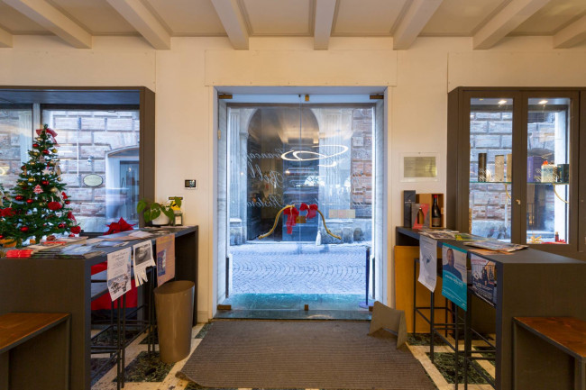 Locale commerciale in vendita a Fermo