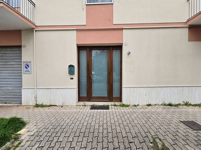 Study/Office for sale in Fermo