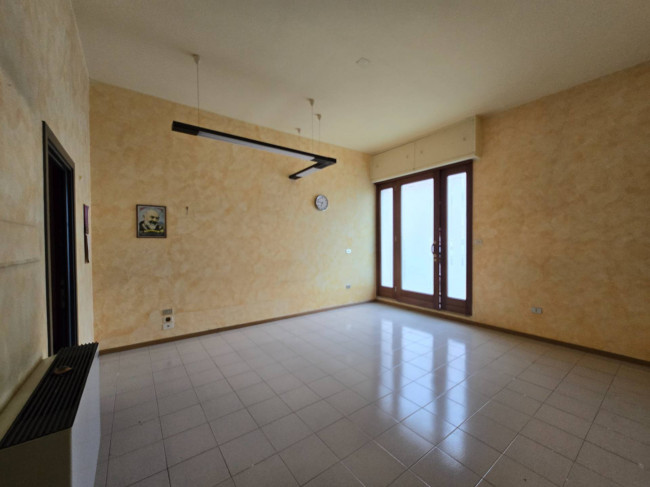 Study/Office for sale in Fermo