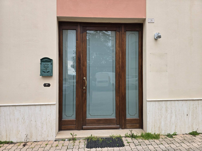 Study/Office for sale in Fermo