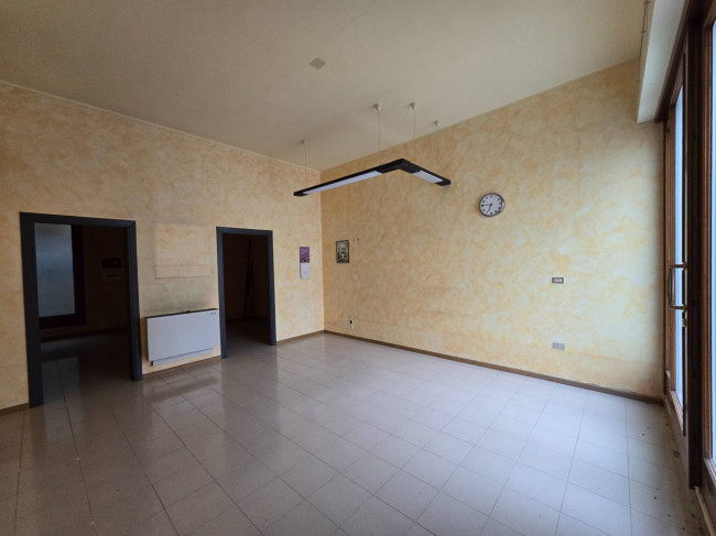 Study/Office for sale in Fermo
