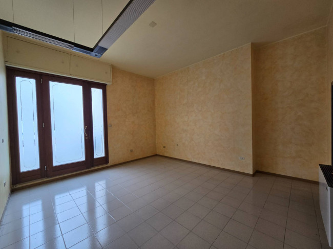 Study/Office for sale in Fermo