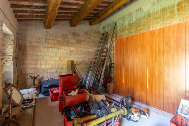 Casale in vendita a Valfornace