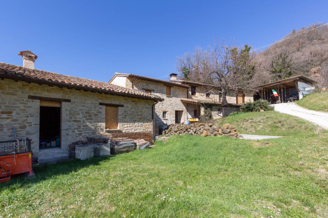 Casale in vendita a Valfornace