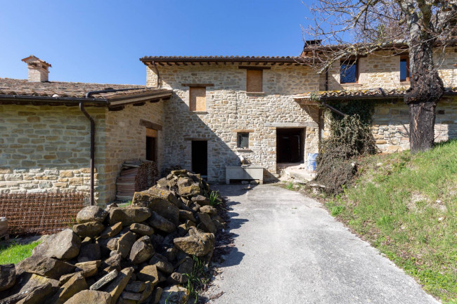 Casale in vendita a Valfornace