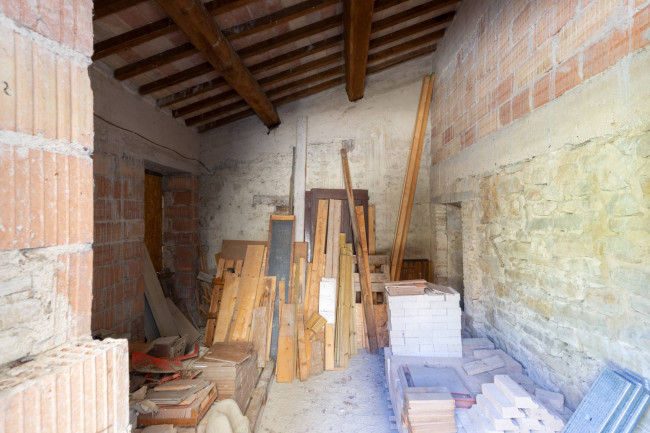 Casale in vendita a Valfornace