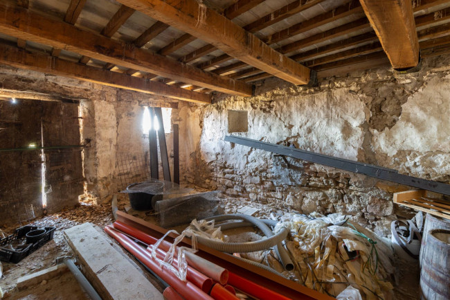 Casale in vendita a Valfornace