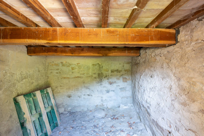 Casale in vendita a Valfornace