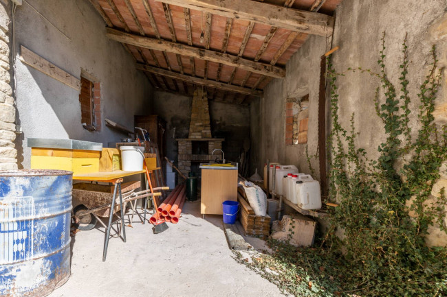 Casale in vendita a Valfornace