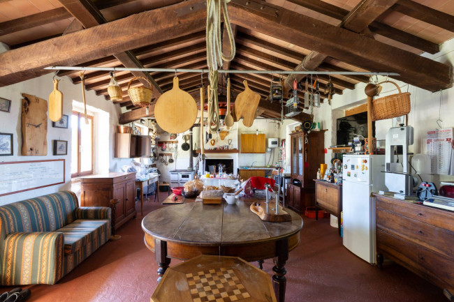 Casale in vendita a Valfornace