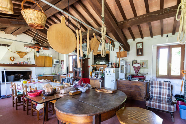 Casale in vendita a Valfornace