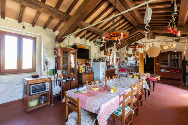 Casale in vendita a Valfornace