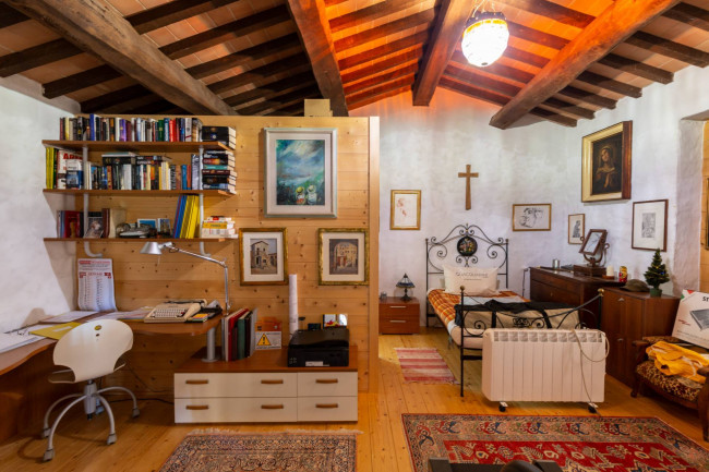 Casale in vendita a Valfornace