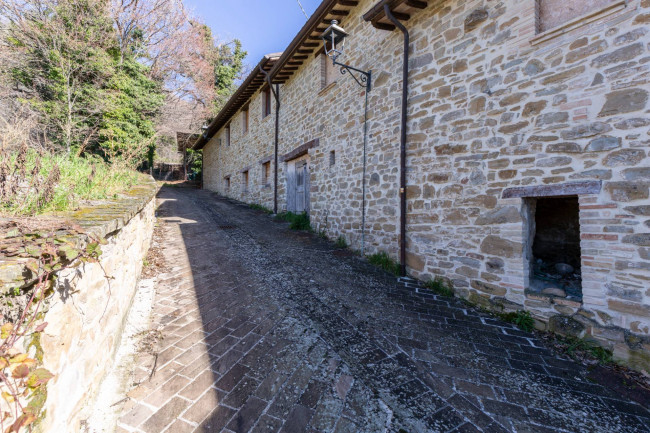 Casale in vendita a Valfornace