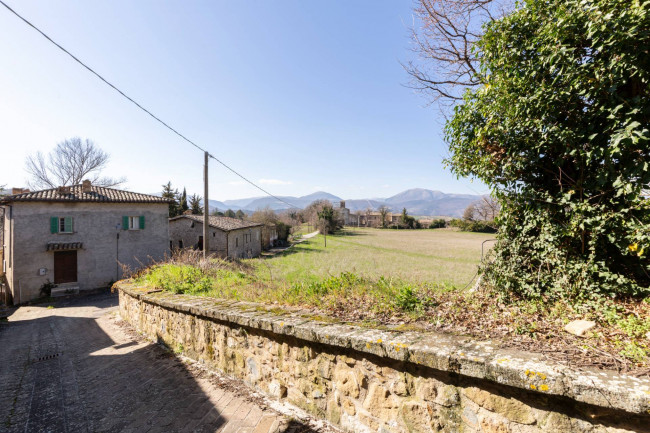 Casale in vendita a Valfornace