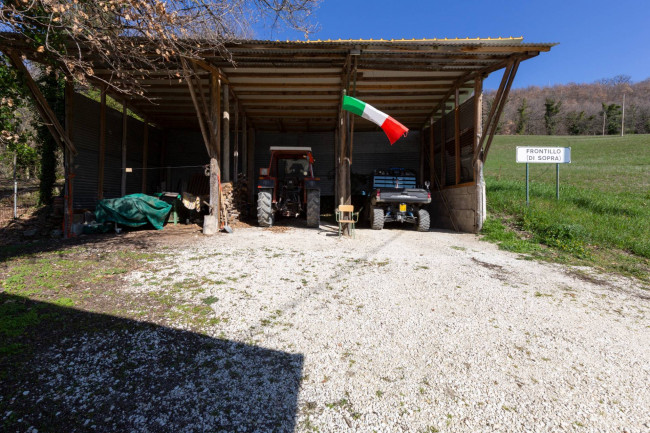 Casale in vendita a Valfornace