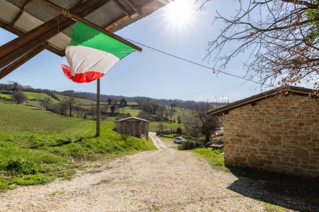Casale in vendita a Valfornace