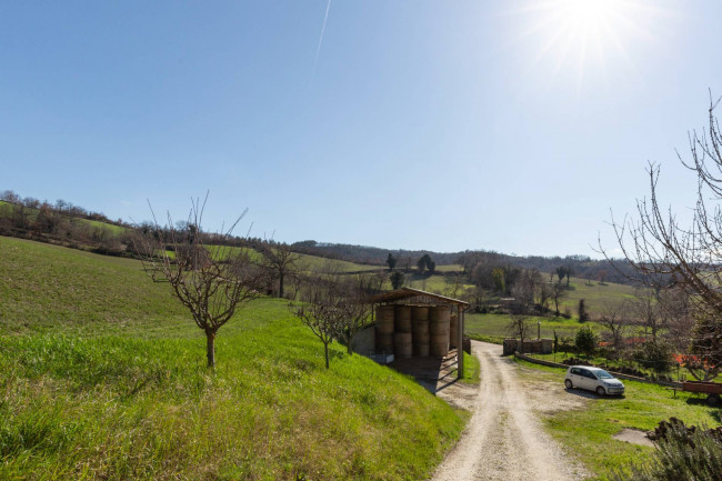 Casale in vendita a Valfornace