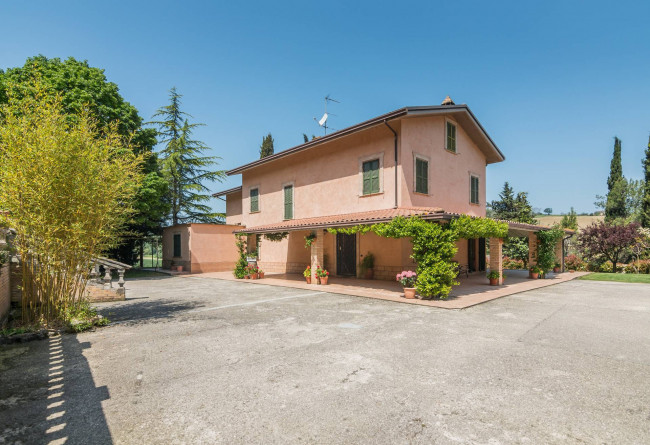 Villa for sale in Fermo