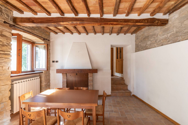Casa indipendente in vendita a Valfornace