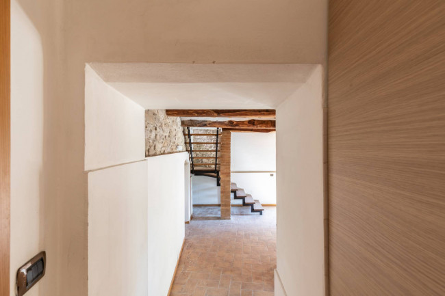 Casa indipendente in vendita a Valfornace