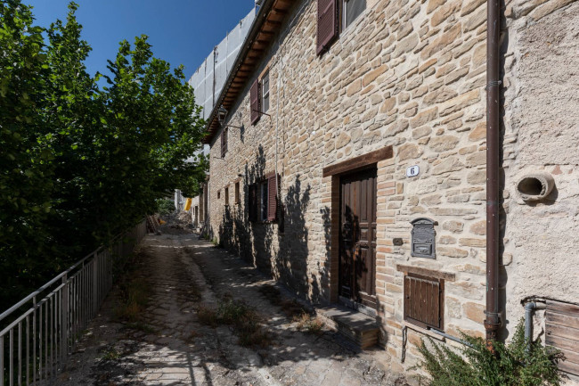 Casa indipendente in vendita a Valfornace