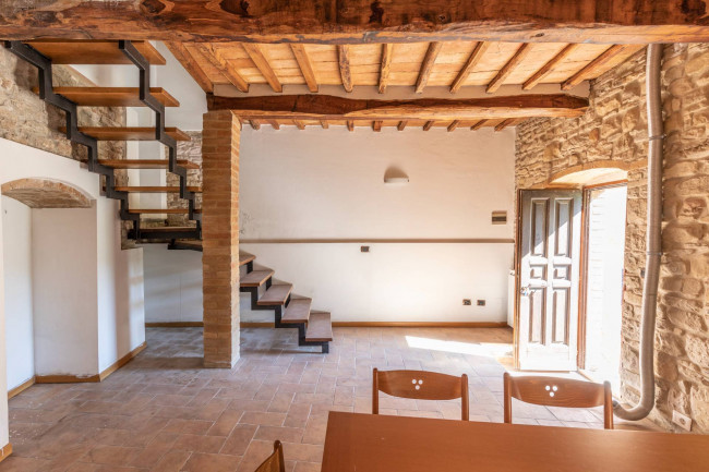 Casa indipendente in vendita a Valfornace