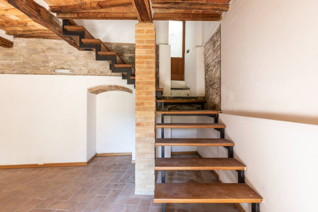 Casa indipendente in vendita a Valfornace
