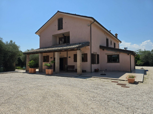 Casale in vendita a Fermo
