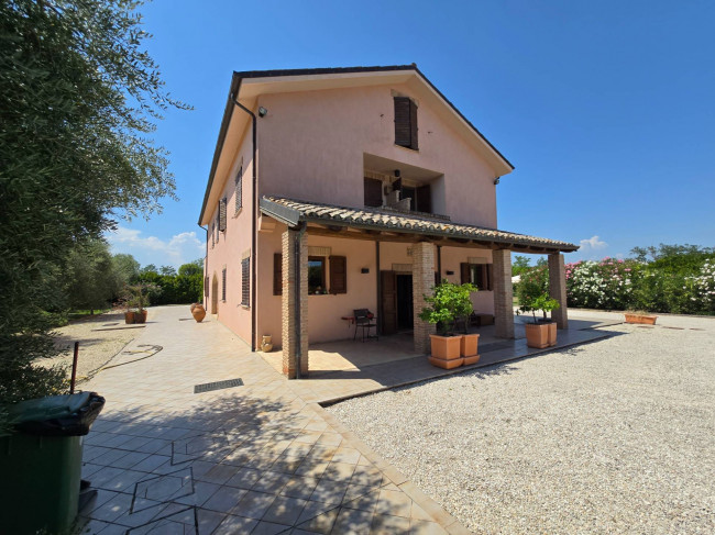 Casale in vendita a Fermo