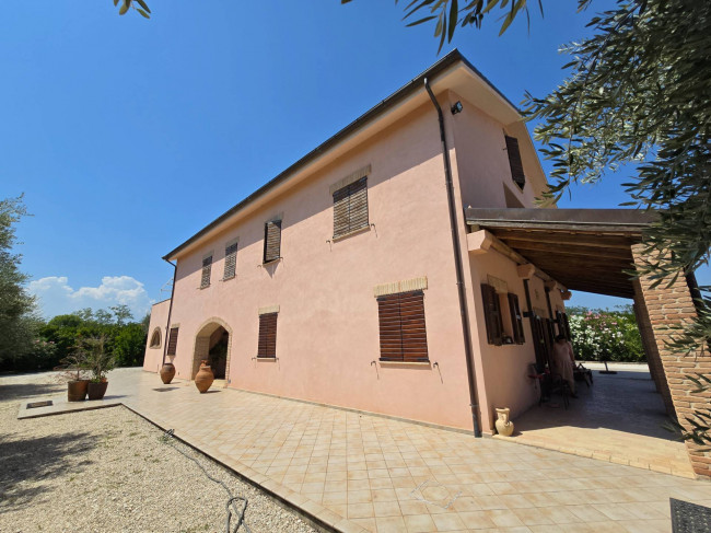 Casale in vendita a Fermo