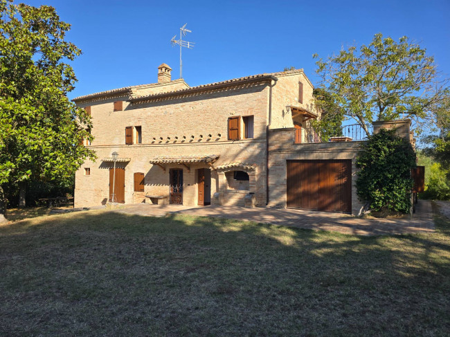 Casale in vendita a Monte San Pietrangeli