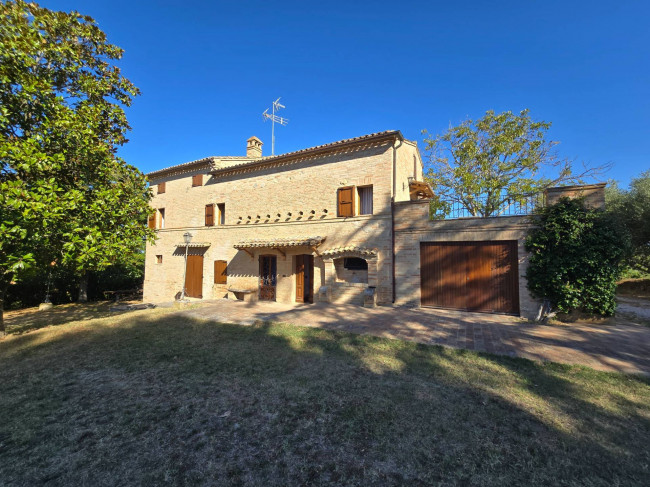Casale in vendita a Monte San Pietrangeli