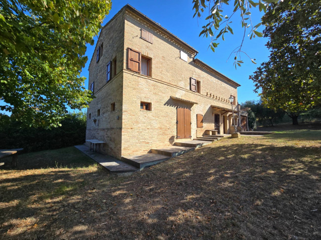 Casale in vendita a Monte San Pietrangeli
