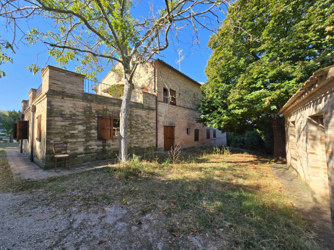 Casale in vendita a Monte San Pietrangeli