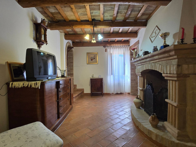 Casale in vendita a Monte San Pietrangeli