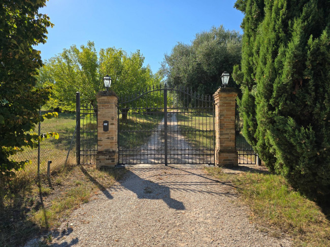 Casale in vendita a Monte San Pietrangeli