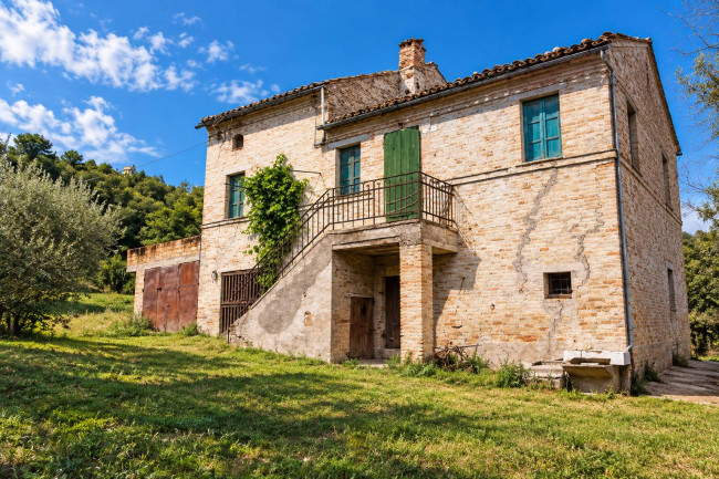 Rustico in vendita a Montegiorgio