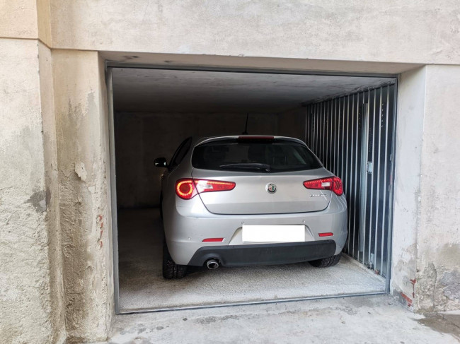 Autorimessa - box - garage in vendita a Finale Ligure