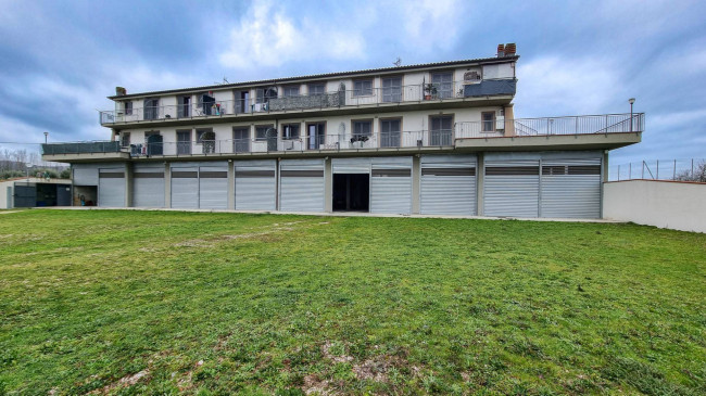 Locale commerciale in Vendita