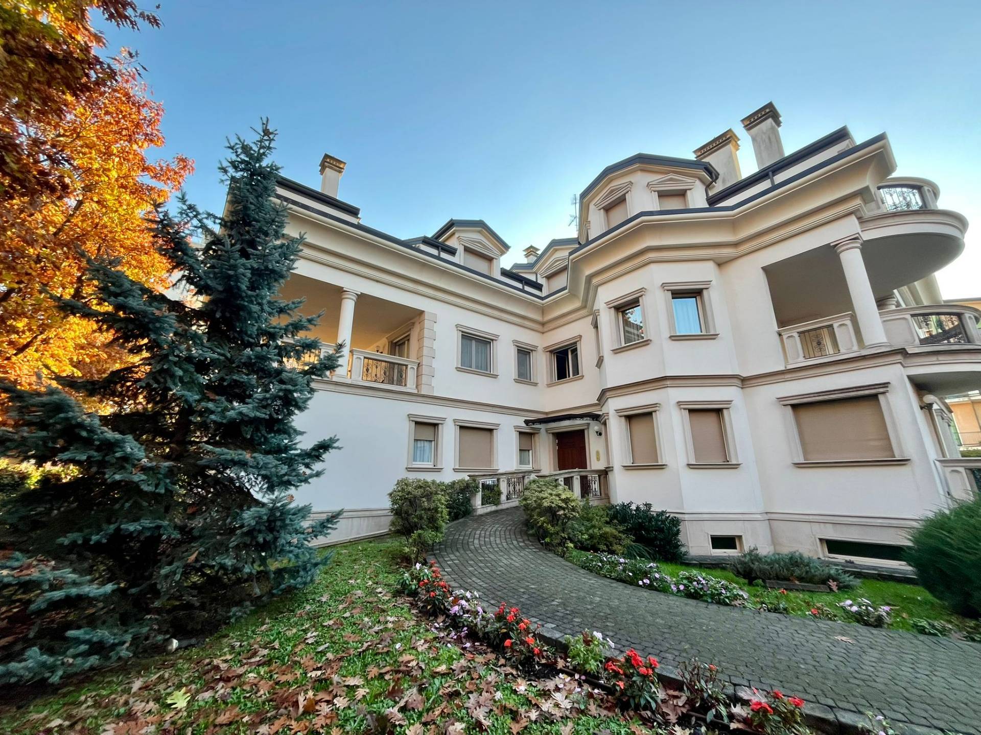 Trilocale in Vendita a Cinisello Balsamo, 395'000€, 150 m²