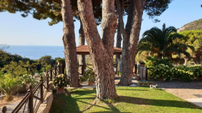 Villa in vendita a Campo Nell'elba (LI)