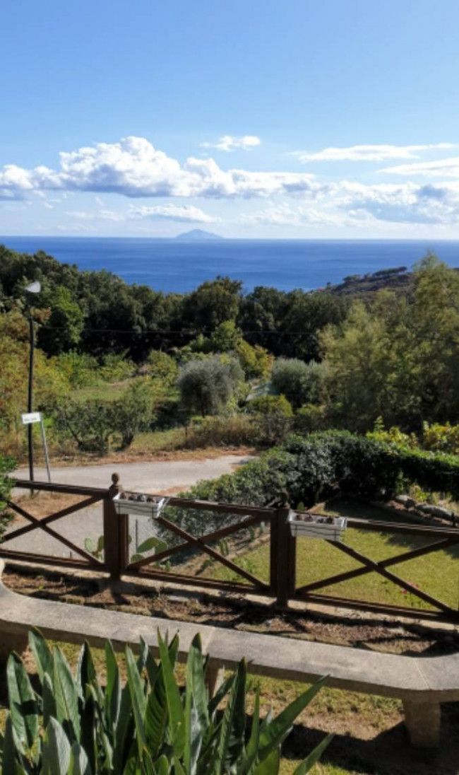 Villa in vendita a Campo Nell'elba (LI)