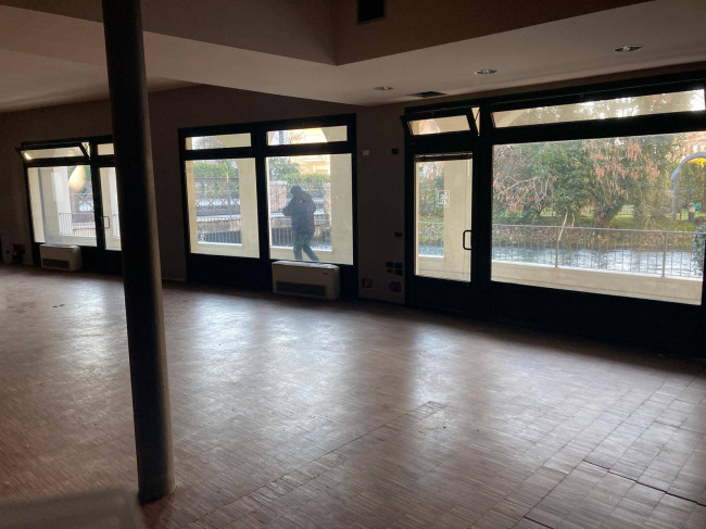 Locale commerciale in affitto a Treviso